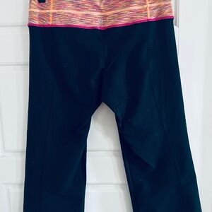 #206 Lululemon size 6 crops with a fun orange pink multicoloured waistband